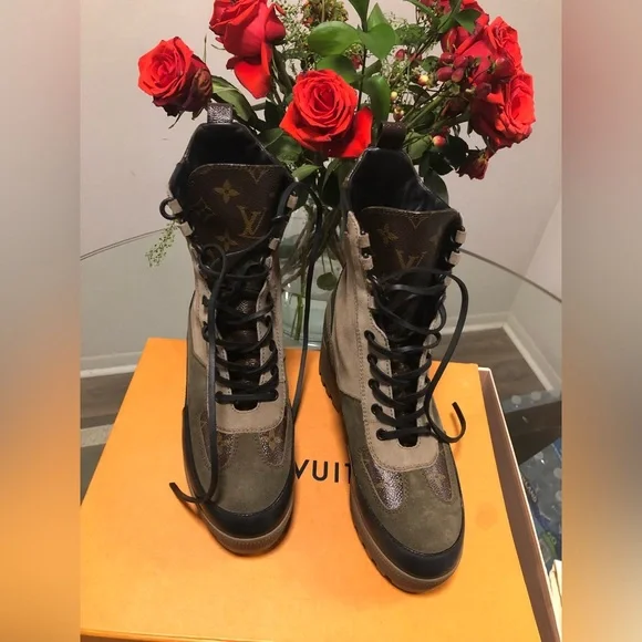 New Authentic Louis Vuitton Desert Boots - Picture 5 of 6